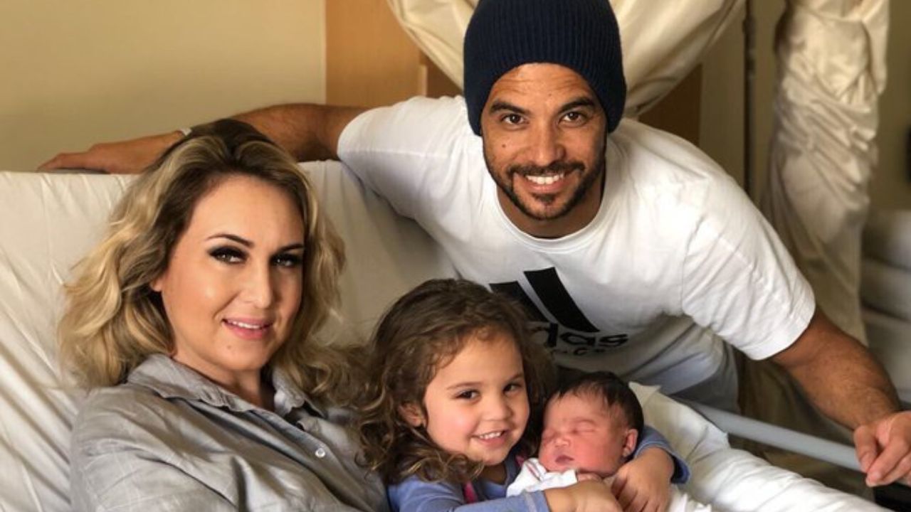 જેપી ડુમિનીએ સોમવારે 17 જાન્યુઆરીના રોજ તેના ચાહકો સાથે સોશિયલ મીડિયા પર એક પોસ્ટ શેર કરી છે. લગ્નના 14 વર્ષ બાદ પત્નીથી અલગ થઈ રહ્યો છે. ડુમિની અને સુએ સોશિયલ મીડિયા પર એક પોસ્ટ કરી છૂટાછેડાની પુષ્ટિ કરી હતી.