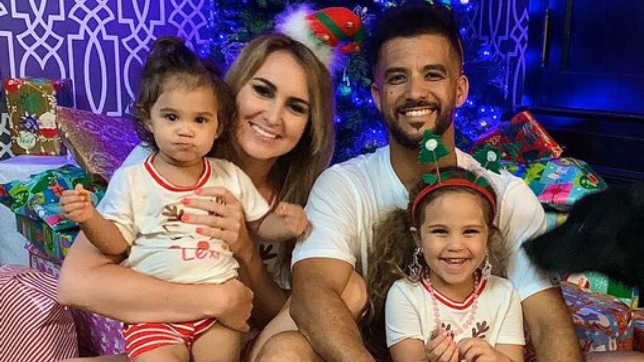 ડુમીનીએ પોતાના ઈન્સ્ટાગ્રામ અકાઉન્ટ પર એક પોસ્ટ શેર કરી છે. જેમાં ડુમિની અને સુનું નિવેદન છે. જેમાં લખ્યું છે ખુબ વિચાર્યા બાદ પછી અમે અલગ થવાનો નિર્ણય લીધો છે.અમે ભાગ્યશાળી હતા કે, અમે લગ્ન દરમિયાન અનેક યાદગાળ પળ સાથે વિતાવ્યા છે. તેમજ અમને 2 સુંદર બાળકીઓના આશીર્વાદ મળ્યા છે. અમે પ્રાઈવસીની માંગ કરીએ છીએ.