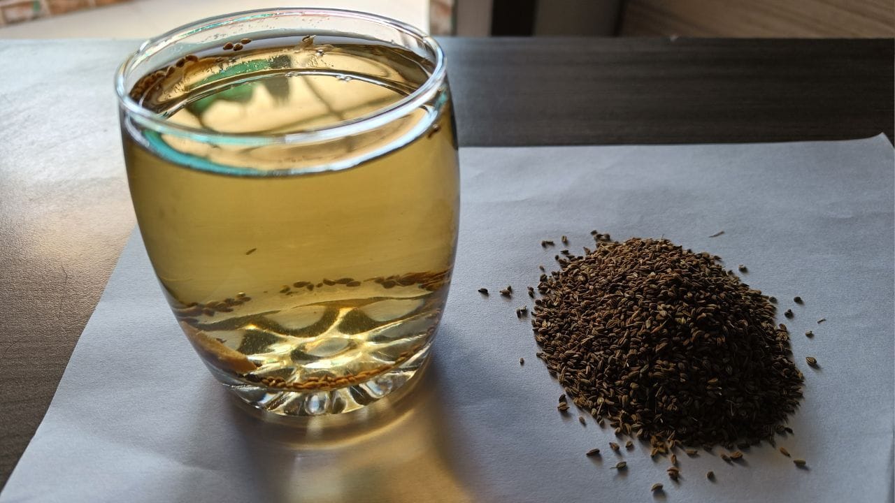 જીરું અને અજમાનું પાણી એન્ટીઑકિસડન્ટોથી ભરપૂર હોય છે, જે પાચનમાં સુધારો કરી શકે છે. આ સાથે, તે મેટાબોલિક રેટ વધારવામાં મદદ કરે છે, જે તમારું વજન ઝડપથી ઘટાડવામાં મદદ કરી શકે છે.