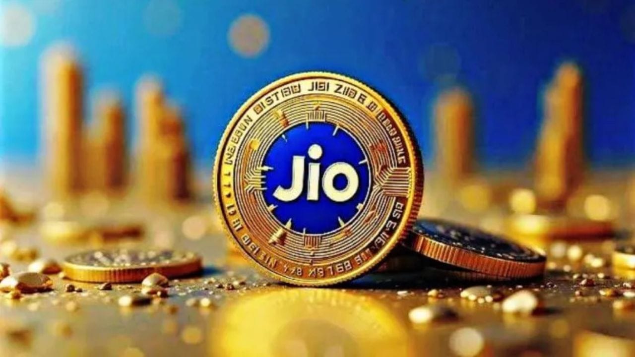 જ્યાં જુઓ ત્યાં Jio Coin વિશે ચર્ચાઓ થઈ રહી છે, મુકેશ અંબાણીની કંપની રિલાયન્સ જિયોનો આ કોઇન ઘણા સમયથી 'હોટ ટોપિક' બની રહ્યો છે. દરેકના મનમાં આ સવાલ વારંવાર ઉઠી રહ્યો છે કે Jioના કોઇનની કિંમત કેટલી છે અને આપણે આ કોઇન ફ્રીમાં કેવી રીતે કમાઈ શકીએ? દરેક વ્યક્તિ આ પ્રશ્નોના જવાબો શોધી રહ્યો છે, જો તમે પણ આ વિશે જાણવા ઉત્સુક છો, તો તમને અમારા આજના સમાચાર ગમશે.