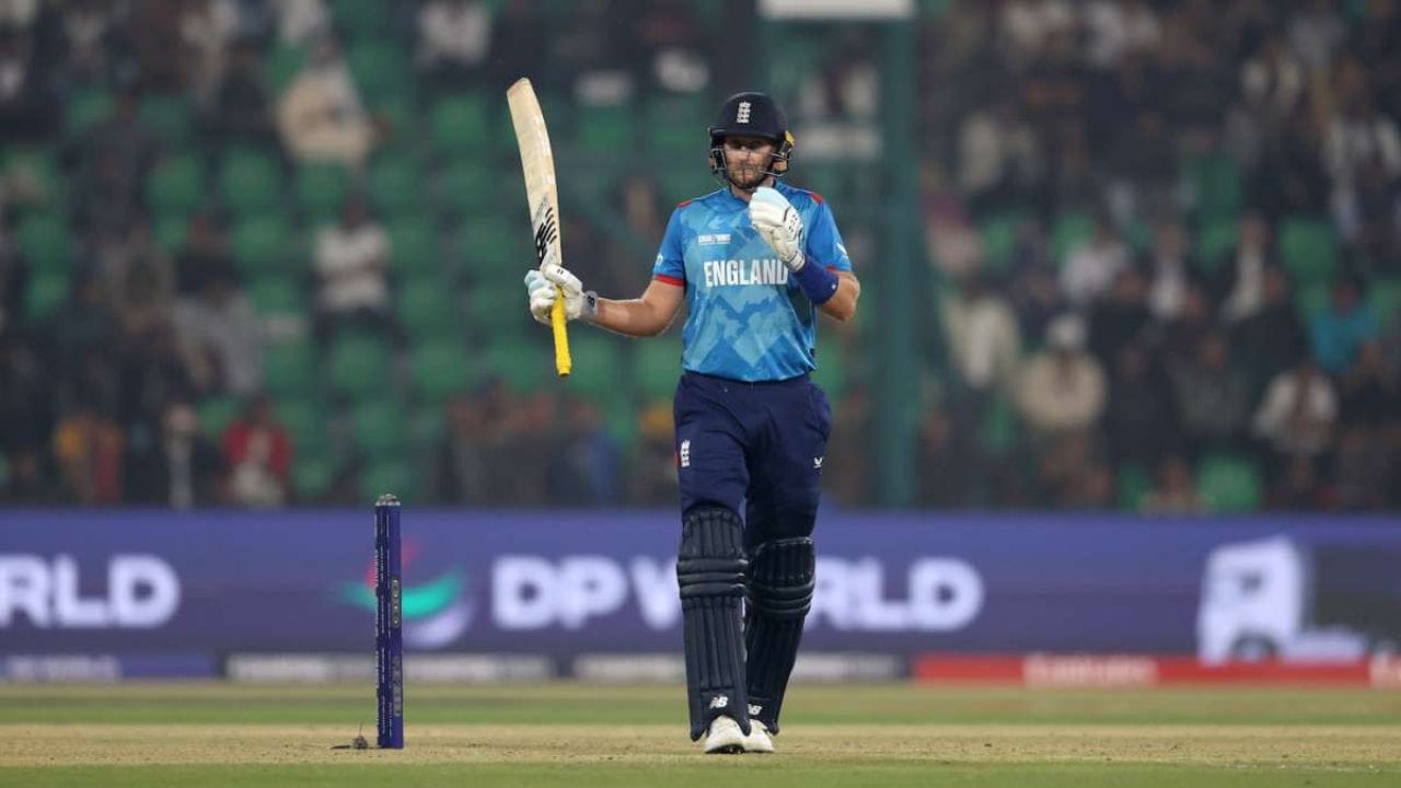 આ ઈનિંગથી જો રૂટે લાહોરના ગદ્દાફી સ્ટેડિયમમાં અફઘાનિસ્તાન સામેની મુશ્કેલ પરિસ્થિતિમાંથી ઈંગ્લેન્ડને બહાર નીકળવામાં મદદ કરી. તેની સામે વિકેટ પડતી રહી પરંતુ આ મહાન બેટ્સમેને અફઘાનિસ્તાનના સ્પિન અને પેસ આક્રમણનો બહાદુરીથી સામનો કર્યો અને 42મી ઓવરમાં 100 રનના આંકડા સુધી પહોંચીને તેની લાંબી રાહનો અંત લાવ્યો.