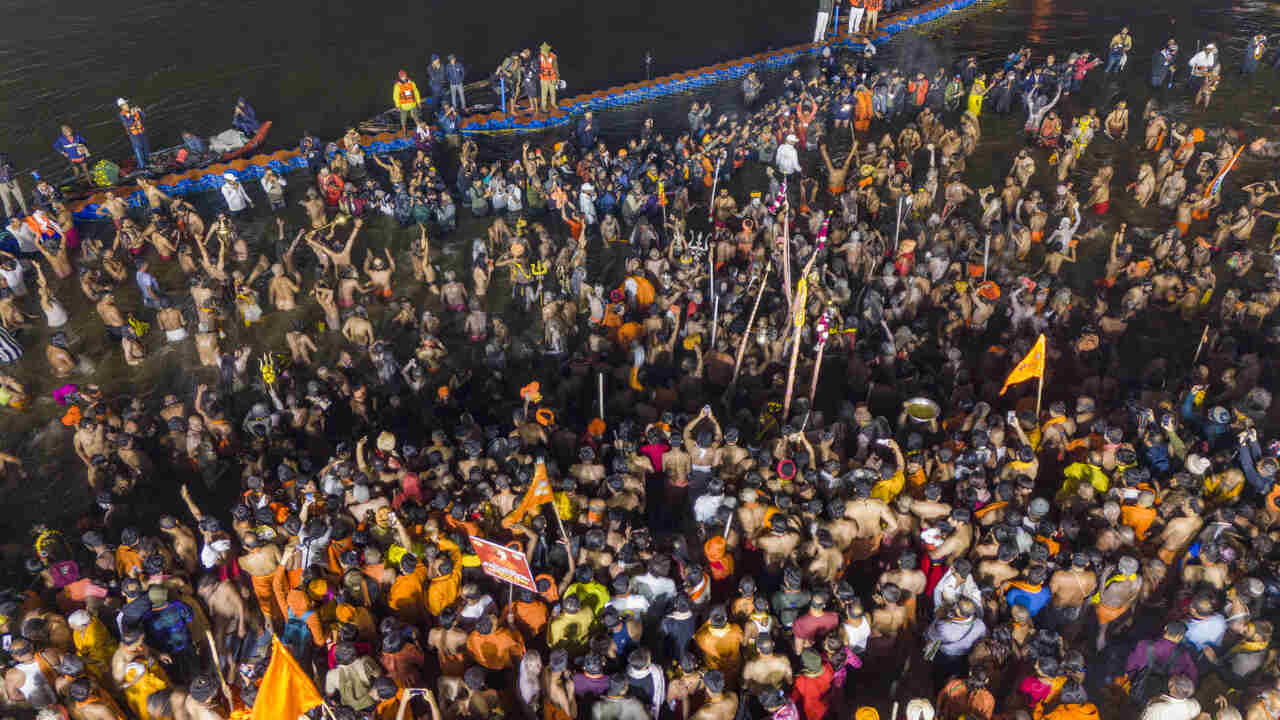 'મૌની અમાવસ્યા' ના રોજ છેલ્લા 'અમૃત સ્નાન' દરમિયાન થયેલી ભાગદોડને પગલે આ પવિત્ર સ્નાન વિધિનું વિશેષ મહત્વ છે, 'મૌની અમાવસ્યા' ના રોજ ઓછામાં ઓછા 30 લોકો મૃત્યુ પામ્યા હતા અને 60 અન્ય ઘાયલ થયા હતા.