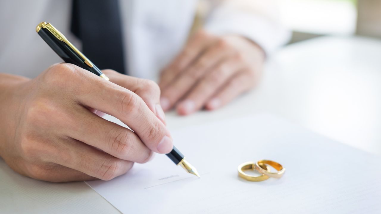  હવે ભારતીય નાગરિક સુરક્ષા સંહિતા (BNSS, 2023)ની કલમ 144 હેઠળ પત્ની, બાળકો અને માતા -પિતા ભરણ પોષણ માટે આવેદન કરી શકે છે.