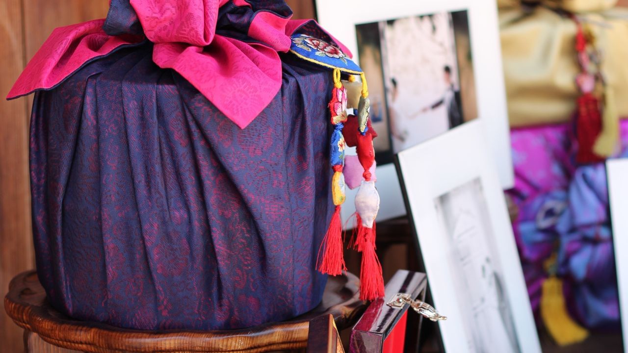 હવે જો આપણે મહત્વના જજમેન્ટની વાત કરીએ તો. સુભાષ ચંદ્ર અને સ્ટેટ ઓફ હરિયાળા 2013  સુપ્રીમ કોર્ટે કહ્યું કે જો દહેજ ઉત્પીડનનો કેસ છૂટાછેડા પહેલાનો હોય, તો પત્ની કેસ દાખલ કરી શકે છે, પરંતુ તેણે સ્પષ્ટ પુરાવા આપવા પડશે.જો પત્ની એ સાબિત કરી શકે કે, છૂટાછેડા પહેલા તેની સાથે દહેજને લઈ માનસિક કે શારિરીક ઉત્પીડન થયું છે. તો તે 498A IPC અને દહેજ પ્રતિબંધક કાયદા હેઠળ કેસ દાખલ કરી શકાય છે.