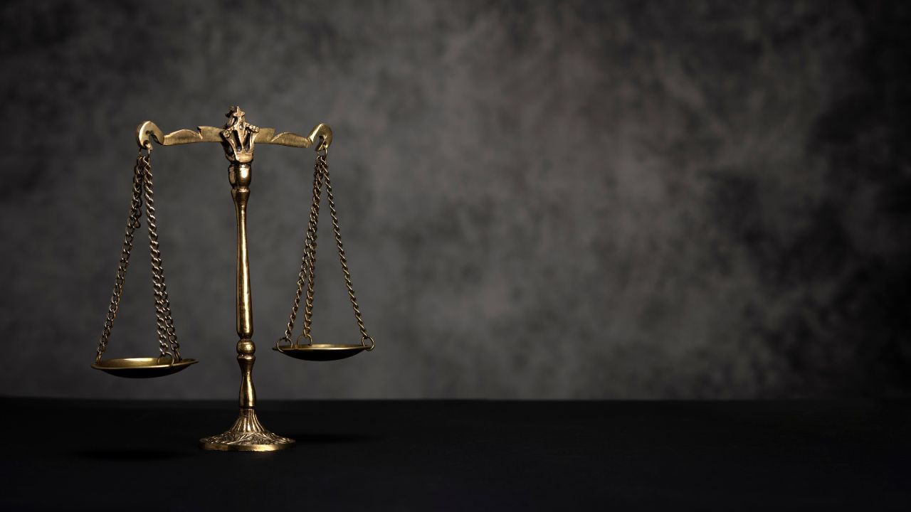  જો છૂટાછેડા સમંતિથી થયા છે અને પત્નીએ પોતે સ્વીકાર્યું છે કે, તેને કોઈ હેરાનગતિનો સામનો કરવો પડ્યો નથી, તો કેસ નબળો પડી શકે છે.જો છૂટાછેડાના સમયે કોઈ  (Closure Agreement) સાઈન થયા છે. જેમાં પત્નીએ ભવિષ્યમાં કોઈ કાનુની દાવા ન કરવાનું વચન આપ્યું છે તો કેસ નોંધવો મુશ્કિલ થઈ શકે છે.જો એ સાબિત થાય કે 498Aનો ખોટો ઉપયોગ કરવામાં આવ્યો છે, તો સુપ્રીમ કોર્ટે પતિ અને તેના પરિવારને ખોટા કેસથી બચાવવા માટે 482 CrPC હેઠળ રાહત આપવાનું કહ્યું છે.જો મહિલા ખોટો કેસ કરે છે. તો તેના પર આઈપીસી કલમ 211 અને કલમ 182 હેઠળ કેસ નોંધવામાં આવી શકે છે.