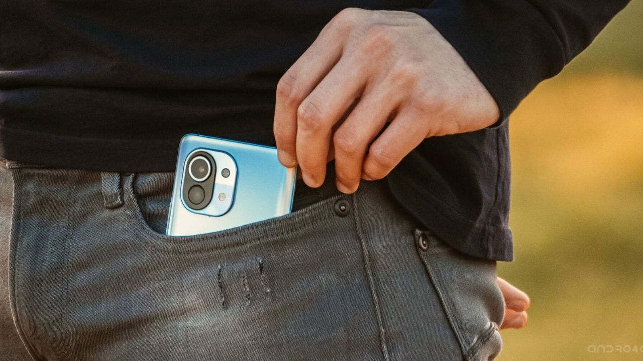 આનાથી કોઈ તમારા ફોન સાથે છેડછાડ કરી શકશે નહીં. તેમજ જો તમારો ફોન આઇફોન છે તો Find My iPhoneની મદદથી તમે તેને કોઈપણ iOS ડિવાઇસ દ્વારા ટ્રેક કરી શકો છો.
