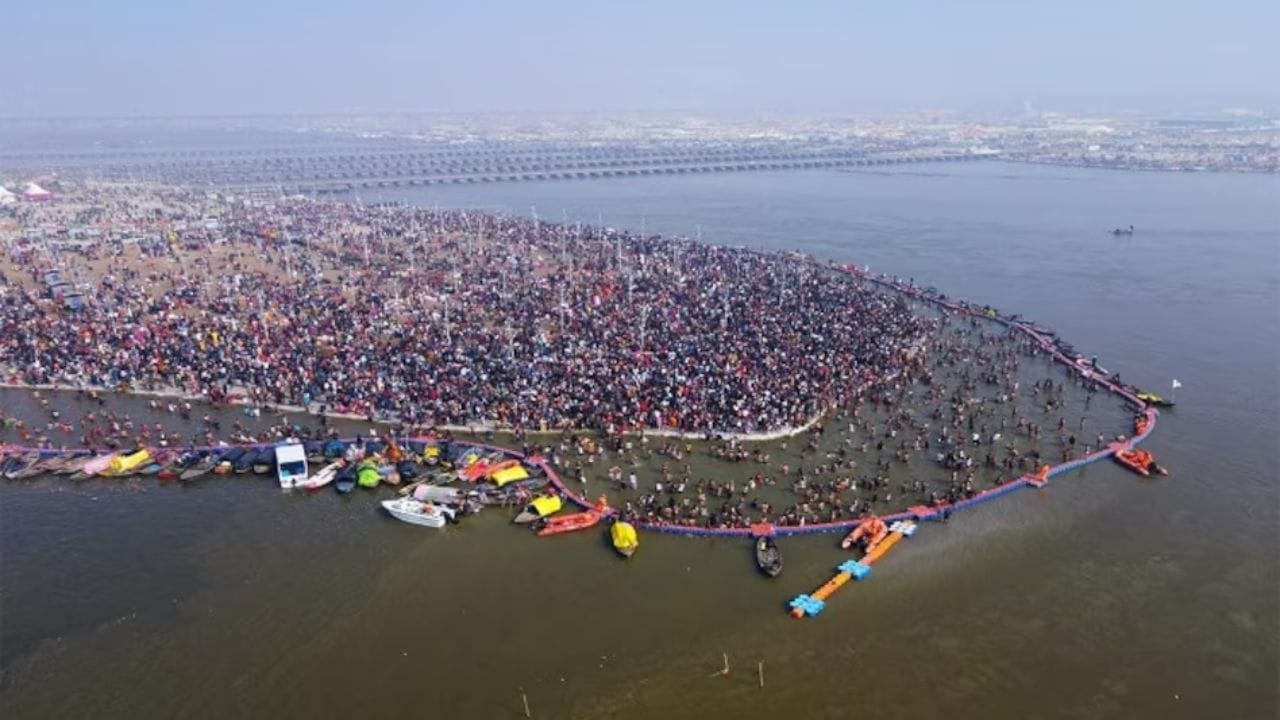 ઝુંસીથી સંગમ જવા માટે શ્રદ્ધાળુઓ પુલ નં. 16, 18, 21 અને 24 નો ઉપયોગ કરી શકશે. જ્યારે બ્રિજ નંબર 27 અને 29 ઝુંસીથી અરેલ જવા માટે ખુલ્લો છે. આ માર્ગોનો ઉપયોગ કરીને ભક્તો સરળતાથી આવનજાવન કરી શકશે. 