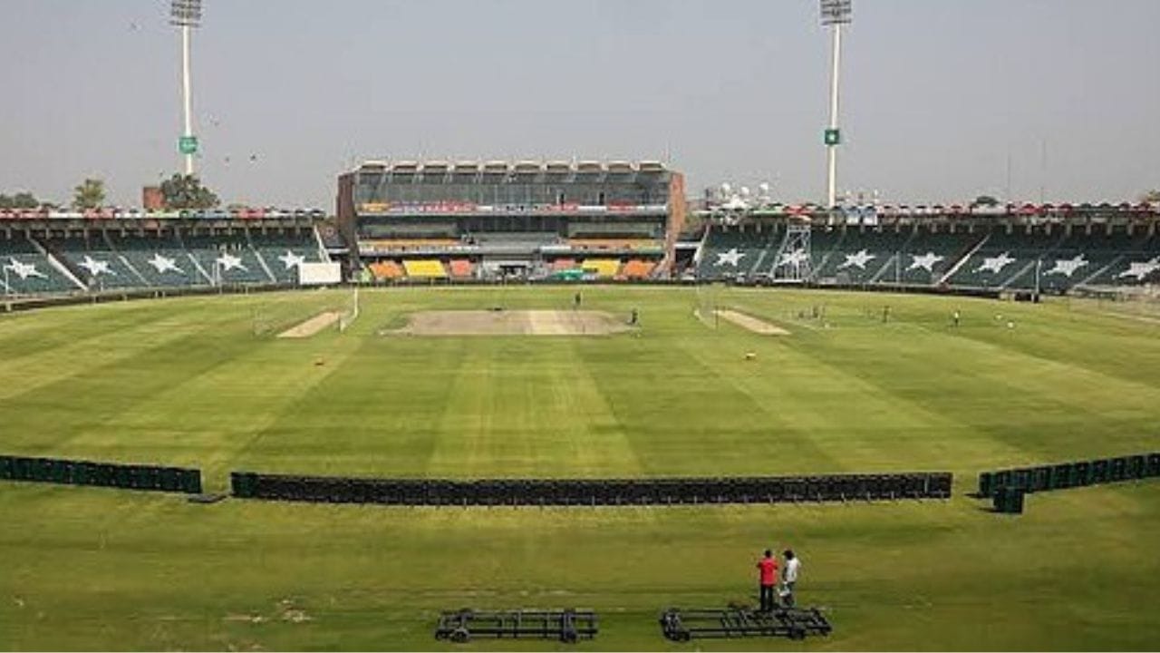 આ સ્ટેડિયમ પર યજમાન પાકિસ્તાનની ટીમ ચેમ્પિયન્સ ટ્રોફીમાં એક પણ મેચ નહીં રમે, જેને બનાવવામાં 1800 કરોડ રૂપિયાનો ખર્ચ થયો છે. કારણ કે તેને ગ્રુપ સ્ટેજથી જ ટૂર્નામેન્ટમાંથી બહાર થઈ છે. 