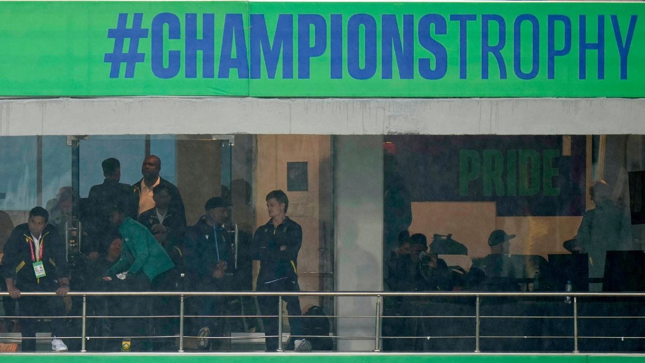 અધિકારીએ કહ્યું કે આઈજીપી પંજાબ ઉસ્માન અનવરે આ મામલાની નોંધ લીધી છે અને સંબંધિત પોલીસકર્મીઓ સામે કડક કાર્યવાહીના આદેશ આપ્યા છે. તેણે કહ્યું, 'આંતરરાષ્ટ્રીય ટૂર્નામેન્ટની સુરક્ષાની વાત આવે ત્યારે બેદરકારીને કોઈ અવકાશ નથી.' જોકે, બરતરફ કરાયેલા પોલીસકર્મીઓએ તેમની સત્તાવાર ફરજો બજાવવાનો શા માટે ઇનકાર કર્યો તે અંગે કોઈ સત્તાવાર નિવેદન સામે આવ્યું નથી. 