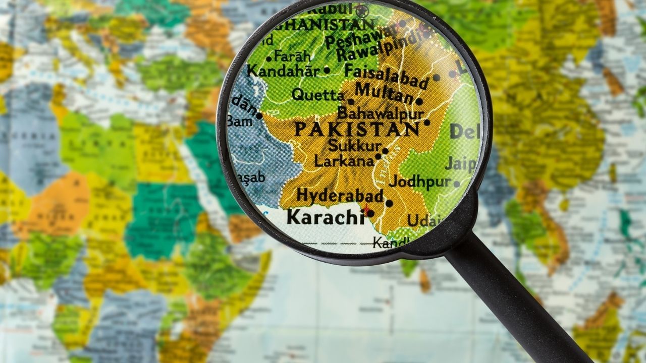 પાકિસ્તાનની રાજધાની ઇસ્લામાબાદ છે. તેના મુખ્ય શહેરો કરાચી, લાહોર અને રાવલપિંડી છે. આ એ જ વિસ્તાર છે જે ભારતથી અલગ થયો હતો.