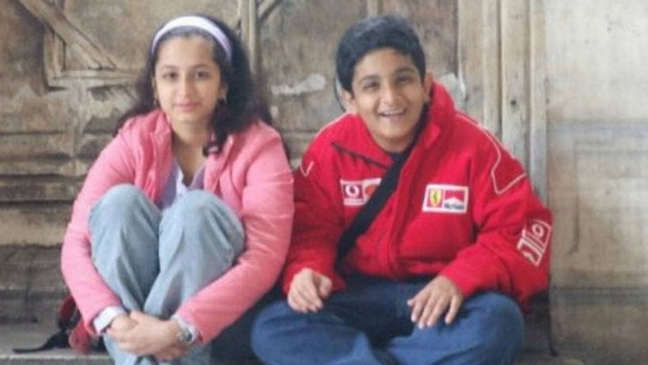 રણવીર અલ્હાબાદિયા એક ડૉક્ટરના પરિવારમાંથી આવે છે. તેણે ઇલેક્ટ્રોનિક્સમાં બી.ટેકમાં અભ્યાસ કર્યો છે અને પોતાની ફિટનેસ એપ પણ લોન્ચ કરી ચૂક્યો છે. 22 વર્ષની ઉંમરે, તેમણે પોતાની યુટ્યુબ ચેનલ શરૂ કરી હતી.