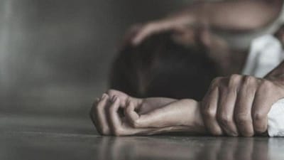 Surendranagar : 77 વર્ષીય વૃદ્ધા સાથે દુષ્કર્મ, નળિયા તોડી ઘરમાં ઘૂસ્યો હતો નરાધમ, જુઓ Video Surendranagar : 77 વર્ષીય વૃદ્ધા સાથે દુષ્કર્મ, નળિયા તોડી ઘરમાં ઘૂસ્યો હતો નરાધમ, જુઓ Video