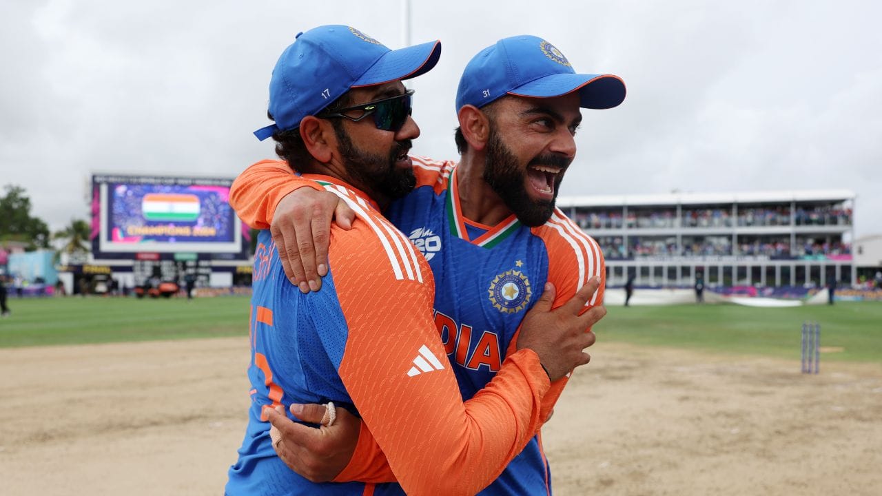 ભારતીય ક્રિકેટ ટીમના કેપ્ટન રોહિત શર્માએ ઈંગ્લેન્ડ વિરુદ્ધ ગત્ત વનડે મેચમાં શાનદાર સદી ફટકારી હતી. લાંબા સમય બાદ તેના બેટમાંથી રન આવ્યા છે પરંતુ હવે લાગે છે કે, તે ફોર્મમાં પાછો આવી ચૂક્યો છે. 