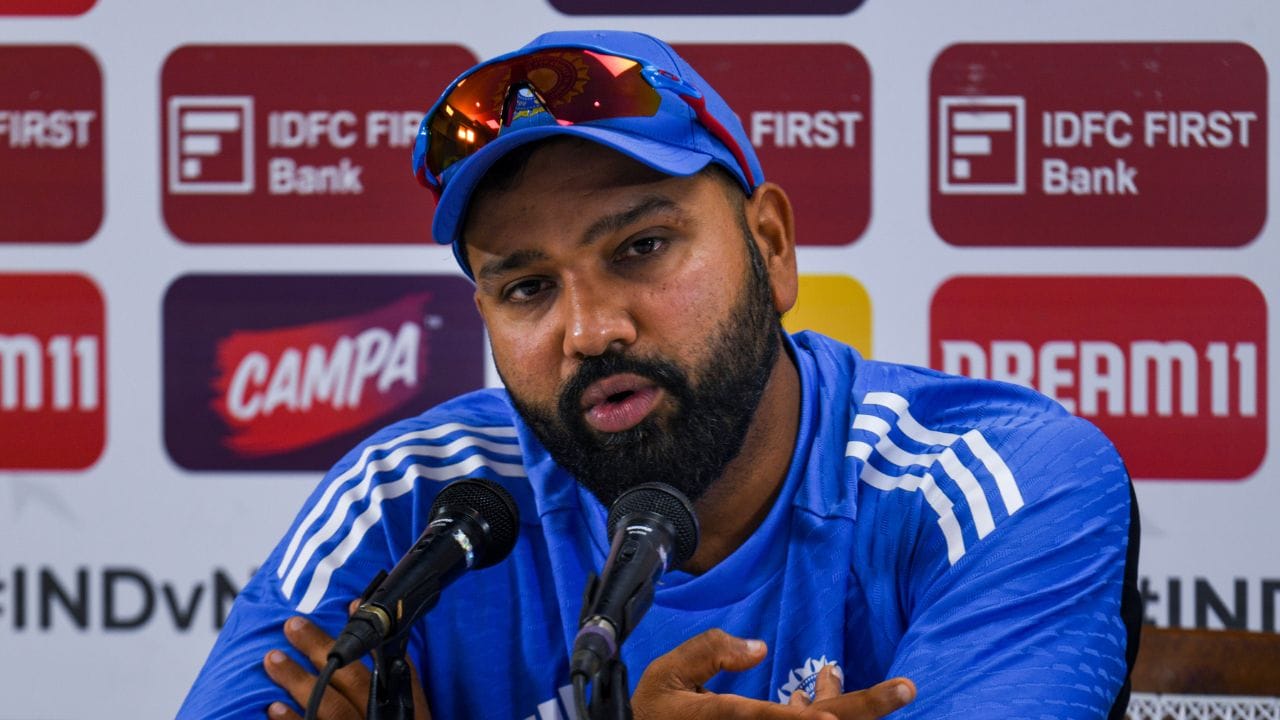 નાગપુર મેચ પહેલા ભારતીય કેપ્ટન રોહિત શર્માએ પણ પ્રેસ કોન્ફરન્સ કરી હતી. આ દરમિયાન રોહિતને આંતરરાષ્ટ્રીય ક્રિકેટમાં તેના ભવિષ્ય વિશે પણ સવાલ કરવામાં આવ્યા હતા. આના પર રોહિત ગુસ્સે થઈ ગયો હતો. રોહિત શર્માએ આંતરરાષ્ટ્રીય ક્રિકેટમાં પોતાના ભવિષ્ય વિશે વાત કરવાનો ઈનકાર કર્યો હતો.