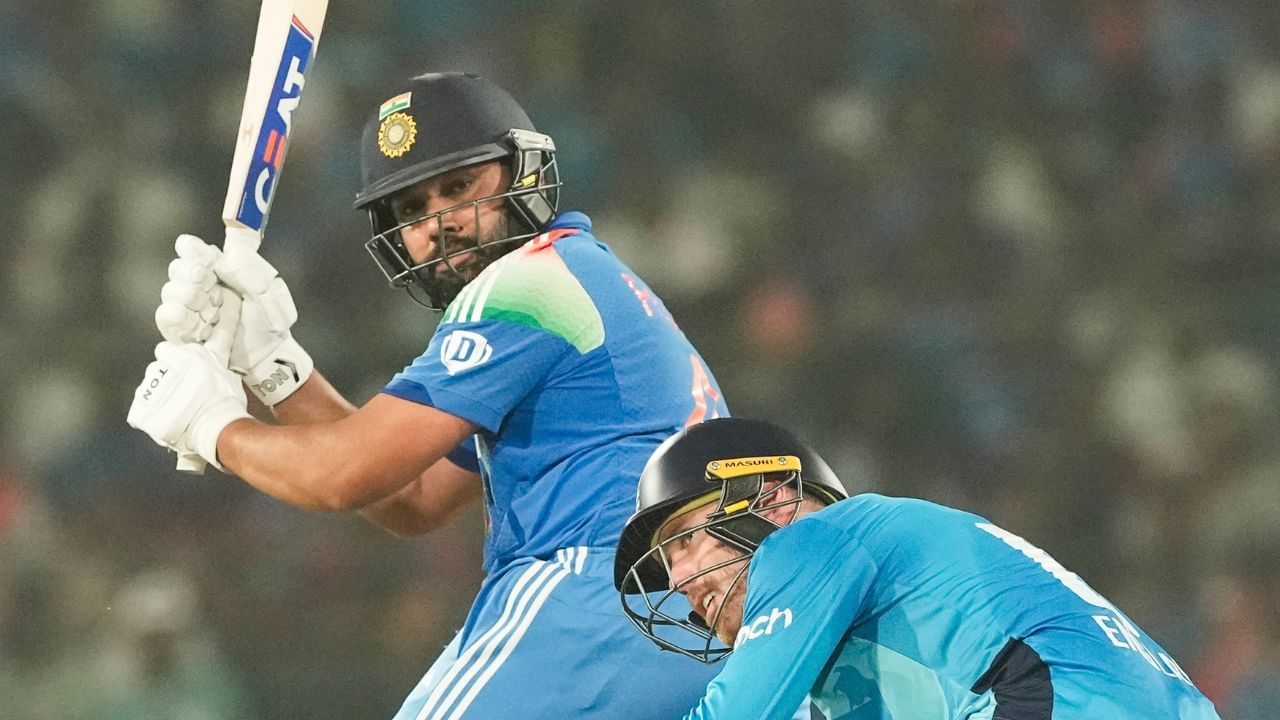 રોહિત શર્મા અહિ 7 વનડે મેચ રમી 354 રન બનાવ્યા છે. તે 100થી વધુની સ્ટ્રાઈક રેટથી બેટિંગ કરે છે. અમદાવાદના આ સ્ટેડિયમ પર રોહિત શર્માએ 3 અડધી સદી ફટકારી છે પરંતુ સદી ફટકારી શક્યો નથી. હવે આશા છે કે, 12 ફેબ્રુઆરીના દિવસે તે ચાહકોની આ આશા પૂર્ણ કરે.