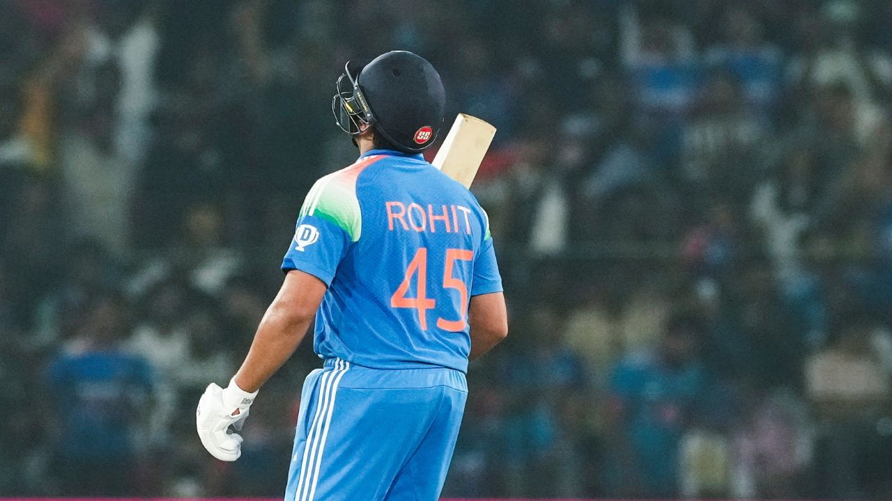 ચેમ્પિયન ટ્રોફી પહેલા ટીમ ઈન્ડિયાની આ છેલ્લી મેચ છે. ભારતને હજુ એક આઈસીસી ટૂર્નામેન્ટ જીતવાની રહેશે. જેમાં નિશ્ચિત રુપથી કોહલી અને રોહિતની મહત્વની ભૂમિકા હશે. ભારતની પહેલી ચેમ્પિયન ટ્રોફી મેચ બાંગ્લાદેશ વિરુદ્ધ 20 ફેબ્રુઆરીના દિવસે છે. ત્યારબાદ 23 ફેબ્રુઆરીના રોજ ભારત અને પાકિસ્તાન વચ્ચે મેચ રમાશે.