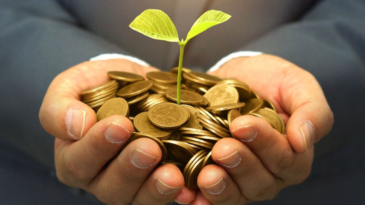 મ્યુચ્યુઅલ ફંડમાં રોકાણ કરતા પહેલા એક્સપેન્સ રેશિયોને અવગણશો નહીં. સામાન્ય રીતે તમે વિચારતા હશો કે જો કોઈ ફંડનું વળતર 15 ટકા અથવા 18 ટકા છે, તો તમને રોકાણ કરીને સમાન લાભ મળશે. પરંતુ આમ થતું નથી કારણ કે ખર્ચનો ગુણોત્તર વચ્ચે આવે છે.