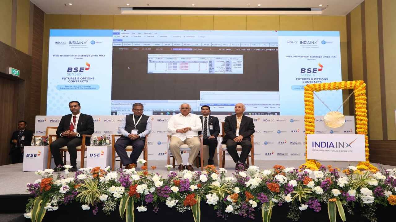 તેમણે આ સંદર્ભમાં કહ્યું કે, ઇન્ડિયા INX પર યુ.એસ. ડોલર આધારિત સેન્સેક્સ ફ્યુચર એન્ડ ઓપશન્સ કોન્ટ્રાક્ટસ એક મહત્વપૂર્ણ પગલું છે. એટલું જ નહીં, ભારતીય નાણાંકીય બજારોને વૈશ્વિક રોકાણ વ્યવસ્થા સાથે વધુ નજીકથી જોડાવાની તક પણ પૂરી પાડનારું આ કદમ છે. 