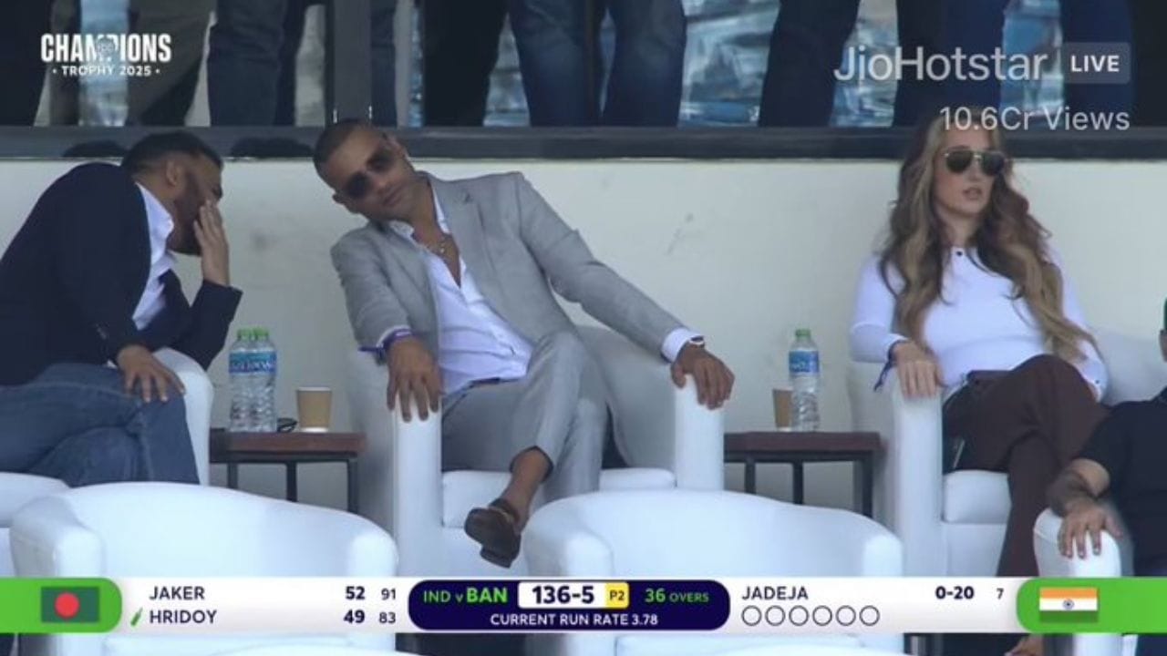 આ મેચ દરમિયાન, ભૂતપૂર્વ ભારતીય બેટ્સમેન શિખર ધવન સ્ટેન્ડમાં એક રહસ્યમય છોકરી સાથે જોવા મળ્યો હતો. ચાહકોએ રહસ્યમય છોકરી વિશે પ્રશ્નો ઉઠાવવાનું શરૂ કરી દીધું છે. તો ચાલો જાણીએ કે આ રહસ્યમય છોકરી કોણ છે.