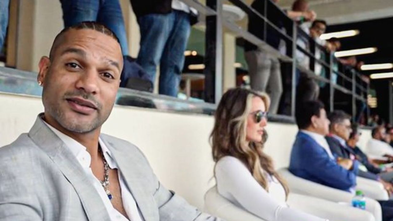 ટીમે 2013 માં ચેમ્પિયન્સ ટ્રોફીનો ખિતાબ જીત્યો હતો, જેમાં ઓપનિંગ બેટ્સમેન શિખર ધવને મહત્વપૂર્ણ ભૂમિકા ભજવી હતી. ધવન ટુર્નામેન્ટમાં સૌથી વધુ રન બનાવનાર ખેલાડી હતો, જેના માટે તેને પ્લેયર ઓફ ધ સિરીઝનો ખિતાબ મળ્યો હતો. ધવને 5 ઇનિંગ્સમાં 90.75 ની સરેરાશથી 363 રન બનાવ્યા. ( તમામ તસવીર સૌજન્ય-Jio HotStar )