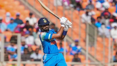 શ્રેયસ અય્યરે ફરી એકવાર પોતાના ટીકાકારોને ચૂપ કરી દીધા છે. આ જમણા હાથના બેટ્સમેને ઇંગ્લેન્ડ સામેની ત્રીજી વનડેમાં શાનદાર અડધી સદી ફટકારી હતી. 