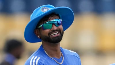 નાગપુર વનડે મેચમાં ટીમ ઈન્ડિયાની ઈંગ્લેન્ડ સામેની જીત બાદ સ્ટાર બેટ્સમેન શ્રેયસ અય્યરે એક ચોંકાવનારો ખુલાસો કર્યો છે. અય્યરે ખુલાસો કર્યો છે કે તે આ મેચમાં પ્લેઈંગ 11 માં સામેલ ન હતો, પરંતુ છેલ્લી ક્ષણે પરિસ્થિતિ બદલાઈ ગઈ અને તેને તક મળી. 