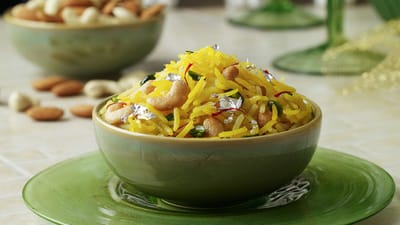 સ્વીટ રાઈસ બનાવવા માટે બાસમતી ચોખા, પાણી, ઘી, ગોળ, સુકા મેવા, જાયફળ, ઈલાયચી, કેસર સહિતની સામગ્રીની જરુર પડશે.