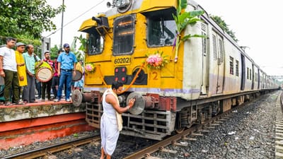 ભારતમાં દરરોજ લાખોની સંખ્યામાં યાત્રિકો મુસાફરી કરે છે. પરંતુ શું તમે જાણો છો કે, ટ્રેનના ડબ્બા અને એન્જિનની આગળ બફર કેમ લગાવવામાં આવે  છે. તો ચાલો આ વિશે વિસ્તારથી જાણીએ.