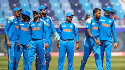 ચેમ્પિયન્સ ટ્રોફી 2025માં એક કરતા વધુ રોમાંચક મેચ રમાઈ રહી છે. આ દરમિયાન બે ટીમો સેમીફાઈનલ માટે ક્વોલિફાય થઈ છે, જેમાં ટીમ ઈન્ડિયાનું નામ પણ સામેલ છે. ટીમ ઈન્ડિયાએ ટુર્નામેન્ટમાં તેની છેલ્લી ગ્રુપ સ્ટેજ મેચ 2 માર્ચે રમવાની છે, પરંતુ તે પહેલાથી જ સેમીફાઈનલ માટે ક્વોલિફાય થઈ ગઈ છે. આનો અર્થ એ થયો કે ન્યુઝીલેન્ડ સામેની મેચ ટીમ ઈન્ડિયા માટે એક ઔપચારિકતા છે. આ મેચનું પરિણામ સેમીફાઈનલ માટેની રેસને અસર કરશે નહીં.