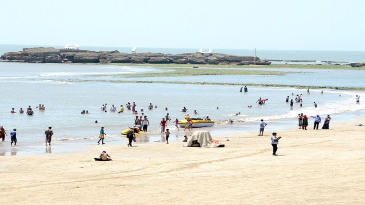 મોદી સરકારના બજેટમાં પર્યટનને પ્રોત્સાહન આપવા માટે યોજનાઓની પણ જાહેરાત કરવામાં આવી હતી. સરકાર પર્યટન અંગે મિશન મોડમાં કામ કરવા જઈ રહી છે.