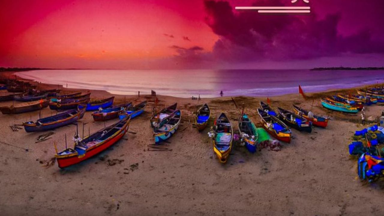 બજેટ ભાષણ દરમિયાન નાણામંત્રીએ કહ્યું કે, રાજ્યોના સહયોગથી 50 નવા પર્યટન સ્થળો વિકસાવવામાં આવશે. હવાઈ જોડાણ હેઠળ 120 નવા એરપોર્ટ જોડાશે.