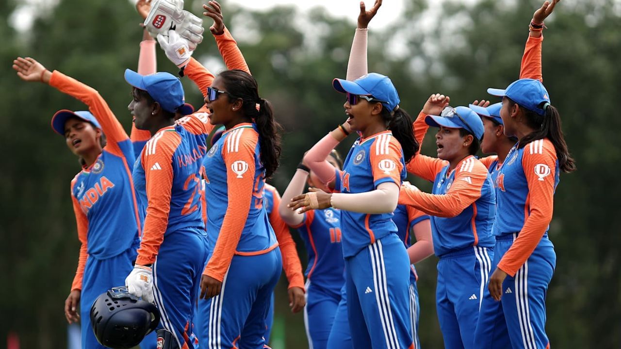 તમને જણાવી દઈએ કે, ગયા વર્ષે પણ ભારત અને દક્ષિણ આફ્રિકાની ટીમો પુરુષોના T20 વર્લ્ડ કપની ફાઇનલમાં એકબીજાનો સામનો કરી હતી. ત્યારે પણ ટીમ ઈન્ડિયા જીતી ગઈ હતી. (Image - ICC)