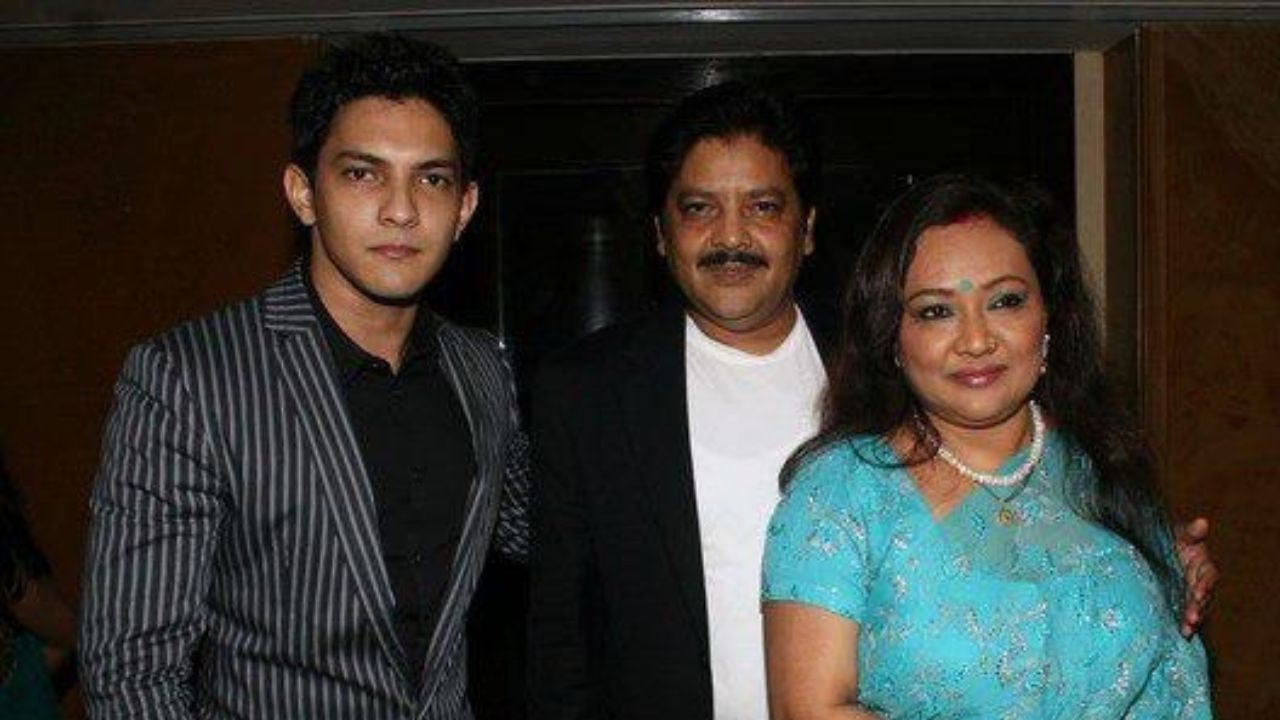   ઉદિત નારાયણ નેપાળી ગાયિકા દીપા ગહતરાજ બંનેએ અનેક નેપાળી ફિલ્મો માટે ગીતો પણ ગાયા છે.જ્યારે રંજનાને બીજા લગ્નની ખબર પડી ત્યારે તેણે સૌ પ્રથમ સામાજિક સ્તરે પંચાયતની સલાહ લીધી. 