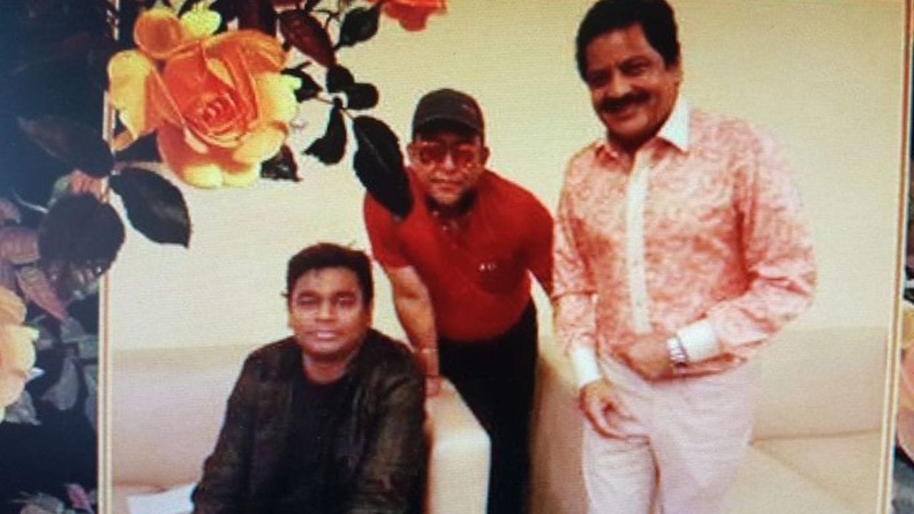 ગાયક ઉદિત નારાયણ, જેઓ 69 વર્ષના છે, તેમનો જન્મ બિહારના સુપૌલ જિલ્લાના બાયસ ગોઠ ગામમાં થયો હતો. તેણે સુપૌલની જાગેશ્વરી હાઈસ્કૂલમાંથી મેટ્રિક કર્યું, પછી વધુ અભ્યાસ માટે નેપાળની ત્રિભુવન યુનિવર્સિટીમાં ગયા હતા.  