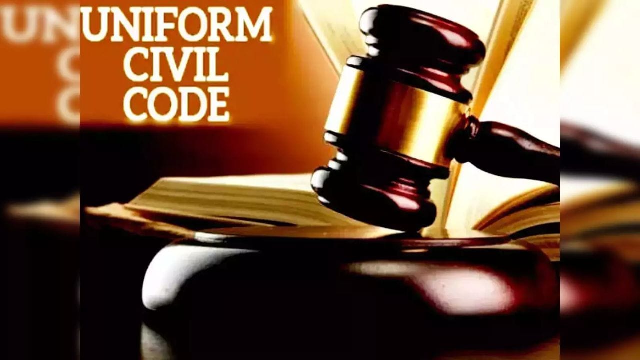 કેટલાક નિષ્ણાતો કહે છે કે લગ્ન, છૂટાછેડા, વારસા અને સંપત્તિના અધિકારો જેવા મુદ્દાઓ બંધારણની સમવર્તી સૂચિ હેઠળ આવે છે, જે 52 વિષયોની સૂચિ છે જેના પર કેન્દ્ર અને રાજ્યો બંને કાયદો બનાવી શકે છે, રાજ્ય સરકારો પાસે આવું કરવાની સત્તા છે. જો કે, કલમ 44 કહે છે કે UCC 'ભારતના સમગ્ર પ્રદેશમાં નાગરિકોને' લાગુ પડશે, જે દર્શાવે છે કે વ્યક્તિગત રાજ્યો પાસે તે સત્તા નથી. યુસીસીમાં લાવવા માટે રાજ્યોને સત્તા આપવાથી કેટલાક વ્યવહારુ મુદ્દાઓ પણ ઊભા થઈ શકે છે. ઉદાહરણ તરીકે, જો ગુજરાતમાં UCC હોય અને તે રાજ્યમાં લગ્ન કરનાર બે લોકો રાજસ્થાનમાં જાય તો શું? તેઓ કયા કાયદાનું પાલન કરશે?
