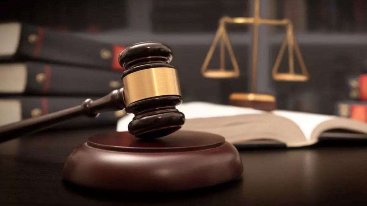 અંગત મુદ્દાઓ સાથે સંકળાયેલા કાયદામાં વધારાના પ્રતિભાવરૂપે બ્રિટિશ સરકારે 1941માં હિંદુ કાયદાને સંહિતા બનાવવા માટે BN રાવ સમિતિની નિમણૂક કરી. આ સમિતિનું કામ હિંદુ કાયદાઓની આવશ્યકતાના પ્રશ્નની તપાસ કરવાનું હતું. સમિતિએ શાસ્ત્રો અનુસાર એક હિંદુ કાયદાની ભલામણ કરી, જે મહિલાઓને સમાન અધિકાર આપશે.