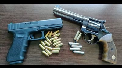 જ્યારે પણ હેન્ડગનની વાત થાય છે ત્યારે પિસ્તોલ અને રિવોલ્વરના નામ આવે છે, પરંતુ ઘણા લોકો પિસ્તોલ અને રિવોલ્વર વચ્ચે ગૂંચવાતા રહે છે. બહુ ઓછા લોકોને આ  બે બંદૂકો વચ્ચે તફાવત ખબર હશે. આવી સ્થિતિમાં, જો તમને બંદૂકો વિશે જાણવું ગમે છે અથવા તમે પણ પિસ્તોલ અને રિવોલ્વરના અતંર વિશે મૂંઝવણમાં છો, તો આજે અમે તમને જણાવીશું કે બંને બંદૂકો કેવી રીતે અલગ છે. 