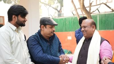 નવા મુખ્યમંત્રીનો શપથ ગ્રહણ સમારોહ રામલીલા મેદાનમાં યોજાયો હતો. તમને જણાવી દઈએ કે 27 વર્ષ પછી દિલ્હીમાં ભાજપ સત્તામાં આવ્યું છે.