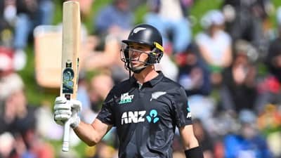 ચેમ્પિયન્સ ટ્રોફી 2025ની પહેલી જ મેચમાં આ ખેલાડીએ પાકિસ્તાની બોલરોને લીધા આડેહાથ, ફટકારી દમદાર સદી