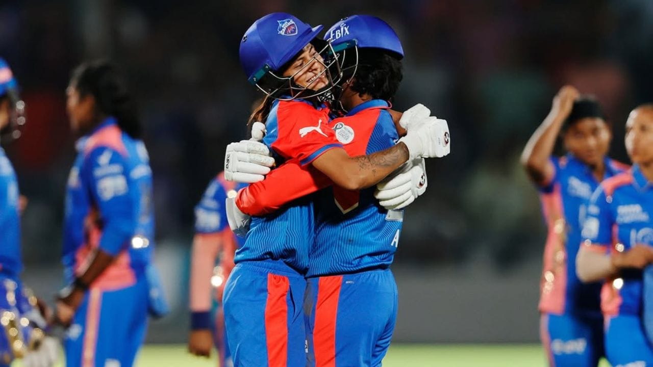 વિવાદાસ્પદ રન આઉટ નિર્ણય સંબંધિત આગામી કેસ રાધા યાદવ સાથે સંબંધિત હતો. આ ઘટના 18.5 ઓવરમાં બની હતી. આ વખતે પણ રાધાના બેટને જોઈને એવું લાગ્યું કે જાણે તે હવામાં હોય. પરંતુ થર્ડ અમ્પાયર ગાયત્રી વેણુગોપાલને મુંબઈ ઈન્ડિયન્સની રન આઉટ અપીલ ફગાવી દીધી અને તેને રન આઉટ જાહેર કર્યો. આ જીવન દાનનો ફાયદો ઉઠાવતા, રાધા યાદવે બીજા જ બોલ પર છગ્ગો ફટકાર્યો.