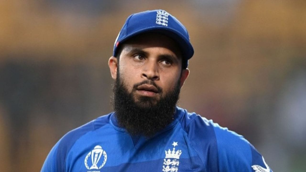 આદિલ હાલમાં ન્યુઝીલેન્ડના દિગ્ગજ બોલર ટિમ સાઉથી અને ઓસ્ટ્રેલિયાના સ્ટાર બોલર જોશ હેઝલવુડની યાદીમાં જોડાઈ ગયો છે. આ બંને બોલરોએ આંતરરાષ્ટ્રીય ક્રિકેટમાં વિરાટને 11 વખત આઉટ કર્યો છે. તે બંને ઝડપી બોલર છે જ્યારે રાશિદ સ્પિનર ​​છે. જ્યારે જેમ્સ એન્ડરસન અને મોઈન અલીએ આંતરરાષ્ટ્રીય ક્રિકેટમાં વિરાટની વિકેટ 10-10 વખત લીધી છે.