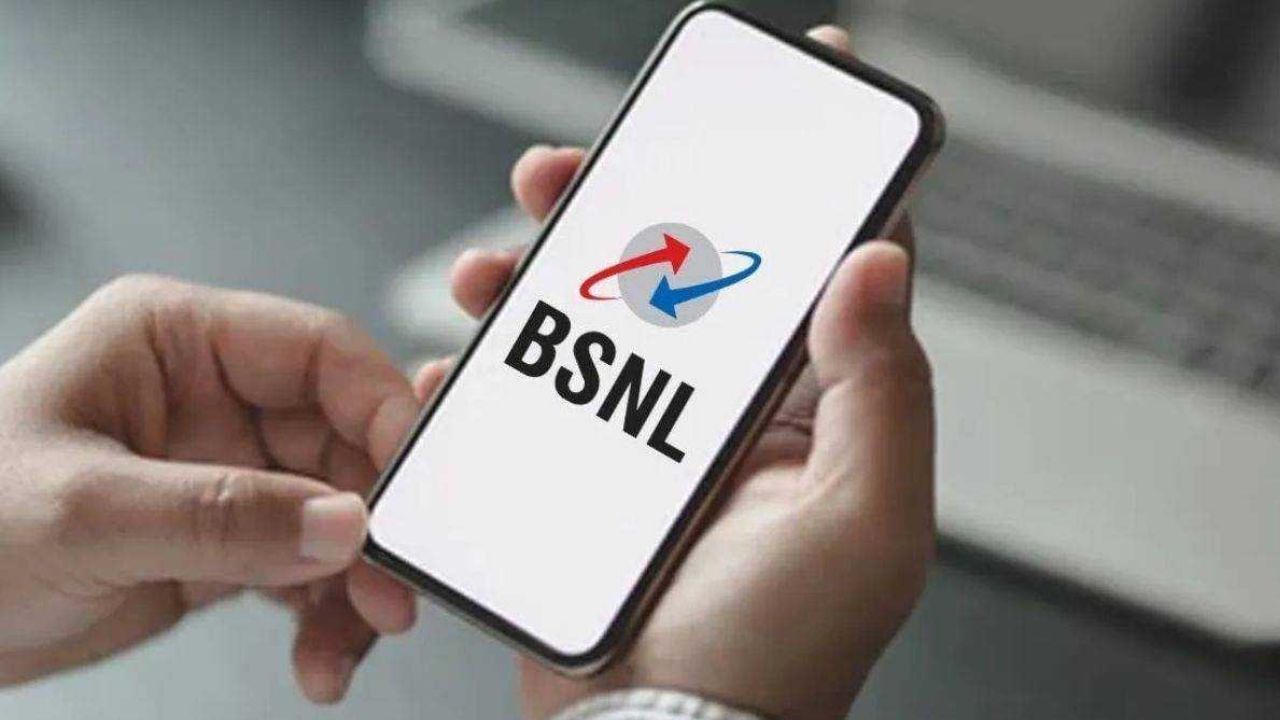 જો તમે સરકારી કંપની BSNLનું સિમ વાપરો છો તો તમારા માટે સારા સમાચાર છે. BSNL એ તેના કરોડો ગ્રાહકો માટે લિસ્ટમાં એક શાનદાર પ્લાન સામેલ કર્યો છે. BSNLના આ રિચાર્જ પ્લાનથી કરોડો યુઝર્સને મોંઘા રિચાર્જ પ્લાનમાંથી મોટી રાહત મળી છે.