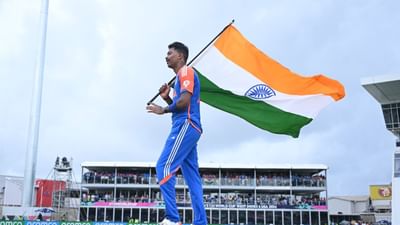 પાકિસ્તાનમાં 19 ફેબ્રુઆરીથી શરુ થઈ રહેલી ચેમ્પિયન ટ્રોફી હાઈબ્રિડ મોડલ પર રમાશે. આ ટૂર્નામેન્ટમાં ટીમ ઈન્ડિયા તમામ મેચ દુબઈમાં રમશે. દરેક ક્રિકેટ ચાહક ભારત અને પાકિસ્તાન વચ્ચેની ટકકરની રાહ જોઈ રહ્યા છે.