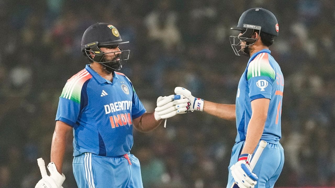 ટીમ ઈન્ડિયાને ગ્રુપ સ્ટેજમાં પોતાની 3 મેચ દુબઈ ઈન્ટરનેશનલ સ્ટેડિયમમાં રમવાની છે. આ દરમિયાન તેનો સામનો પાકિસ્તાન અને ન્યુઝીલેન્ડની ટીમ સાથે થશે. ભારતીય ટીમ સેમીફાઈનલ અને ફાઈનલમાં પોતાનું સ્થાન પાક્કું કરે છે તો આ મેચ દુબઈમાં રમાશે.