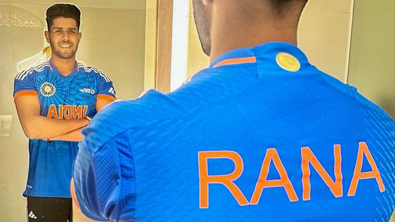 તમને જણાવી દઈએ કે, બુમરાહને 18 જાન્યુઆરીના રોજ જાહેર કરવામાં આવેલી ચેમ્પિયન ટ્રોફી માટે 15 સભ્યોની ટીમમાં સામેલ કરવામાં આવ્યો હતો. પરંતુ હવે બીસીસીઆઈને ટીમ ઈન્ડિયામાં ફેરફાર કરવો પડ્યો હતો.