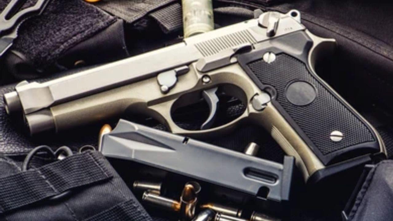 આમાં ફાયરિંગની ઝડપ ખૂબ જ ઝડપી બને છે અને ગોળીઓ વધુ લોડિંગ સમય વિના લોડ થાય છે. બે પ્રકારની બંદૂકો છે સેમી ઓટોમેટિક અને ઓટોમેટિક. ઓટોમેટિક પિસ્તોલમાં માત્ર ફાયર જ ચલાવવું પડે છે. પરંતુ, ઘણા લોકો તેને ઓછું પસંદ કરે છે, કારણ કે સહેજ બેદરકારીને કારણે ફૂટવાની ડર રહે છે