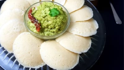 મહાશિવરાત્રી પર કે વ્રતના સમયે મોટાભાગના લોકો ફરાળી નાસ્તો બજાર માંથી લાવતા હોય છે. પરંતુ કેટલીક વાર બજારમાંથી લાવેલા નાસ્તાના કારણને બિમાર થઈ જવાય છે. તો આજે આપણે જોઈશું કે આજે ફરાળી ઈડલી તમે ઘરે બનાવીને ખાઈ શકો છો. 