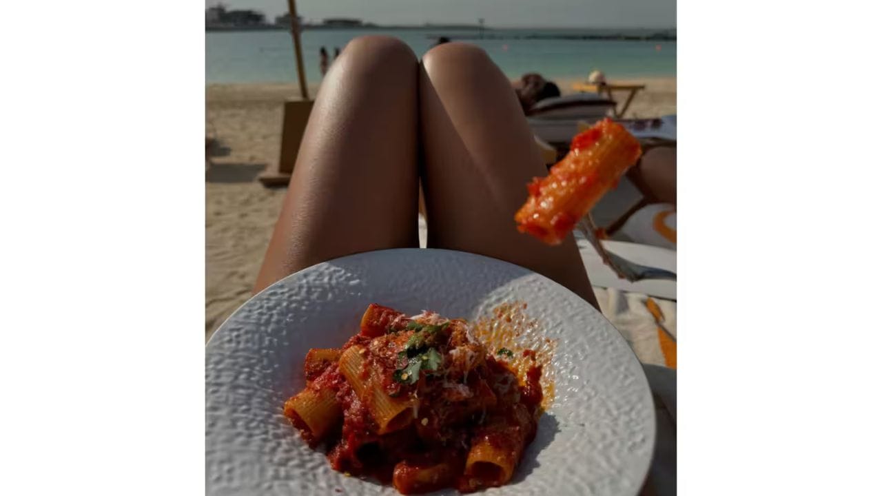 ખરેખર, હાર્દિક પંડ્યાની પોસ્ટના થોડા કલાકો બાદ જસ્મીન વાલિયાએ તેના ઇન્સ્ટાગ્રામ એકાઉન્ટ પરથી તેની કેટલીક તસવીરો શેર કરી હતી. આ અંગે લોકો અટકળો કરવા લાગ્યા.