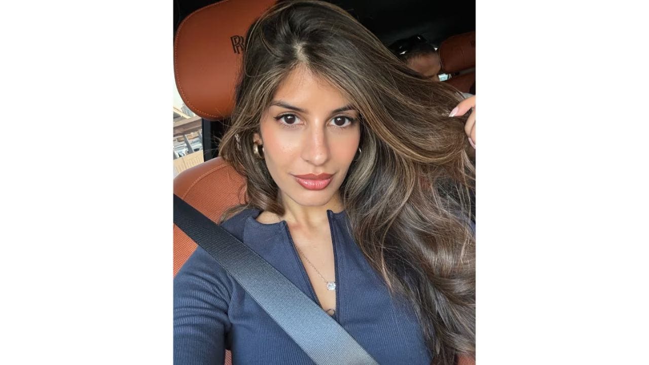 જસ્મીન વાલિયા અને હાર્દિક પંડ્યા અંગે લોકોનું કહેવું છે કે આ બંને બીચ પર એન્જોય કરવા ગયા હતા. જોકે, બંનેની એક પણ તસવીર સાથે નથી.