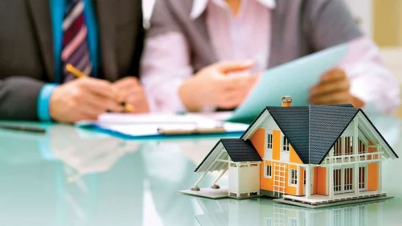 જ્યારે પણ તમે ઘર કે ફ્લેટ ખરીદો છો, ત્યારે પહેલા એ તપાસવું જરૂરી છે કે તે મિલકત પર કોઈ મોર્ટગેજ, બેંક લોન કે કોઈ ટેક્સ બાકી છે કે નહીં. આ માટે તમારે એક એન્કમ્બ્રન્સ  પ્રમાણપત્રની જરૂર છે. કારણ કે તેમાં આ બધી બાબતો વિશે માહિતી હોય છે.
